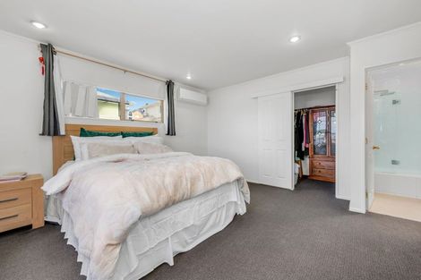 Photo of property in 3 Fairchild Avenue, Goodwood Heights, Auckland, 2105