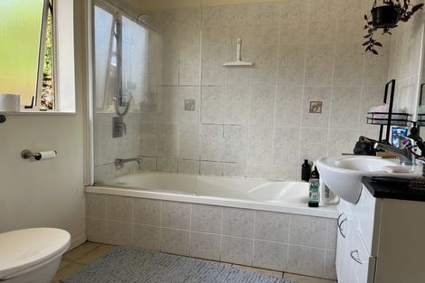 Photo of property in 9 Ballyroney Place, East Tamaki, Auckland, 2013