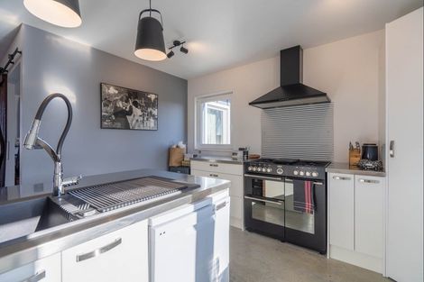 Photo of property in 12 Mahia Lane, Waikanae, 5036