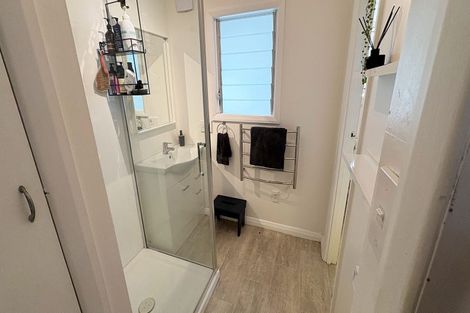 Photo of property in 27 Belle Vue Avenue, Northcote Point, Auckland, 0627