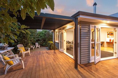 Photo of property in 98 Hamilton Avenue, Ilam, Christchurch, 8041