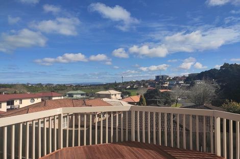 Photo of property in 57c Everglade Drive, Goodwood Heights, Auckland, 2105