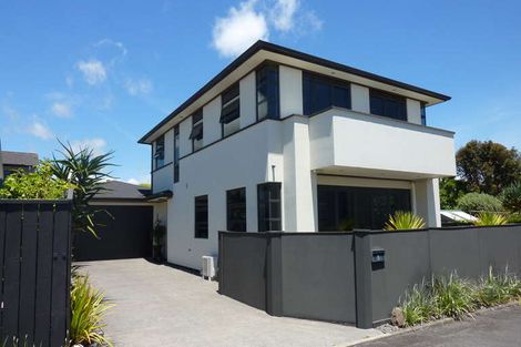 Photo of property in 10 Kawaroa Lane, New Plymouth, 4310