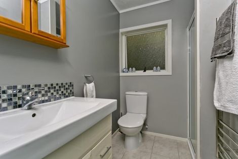 Photo of property in 1/2 Morice Place, Torbay, Auckland, 0630