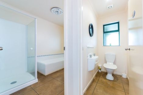 Photo of property in 84 Luckens Road, West Harbour, Auckland, 0618