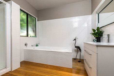 Photo of property in 64 Kate Sheppard Avenue, Torbay, Auckland, 0630