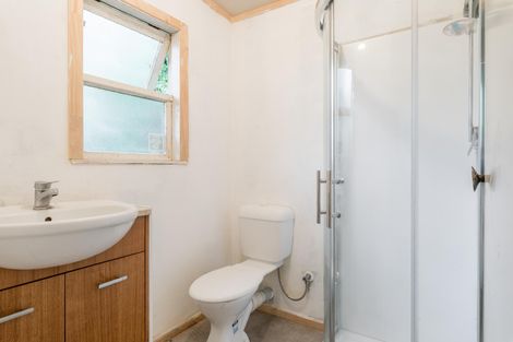 Photo of property in 60 Sylvan Crescent, Te Atatu South, Auckland, 0610