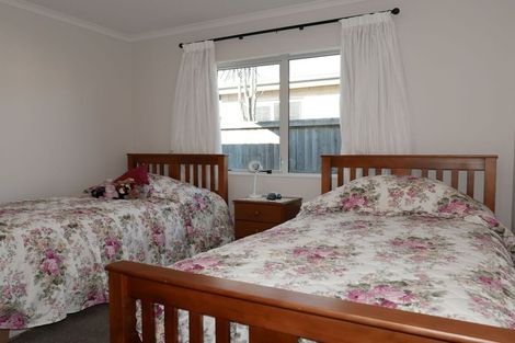Photo of property in 4 Crofton Road, Harewood, Christchurch, 8051