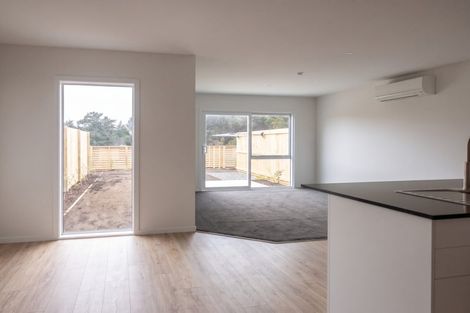 Photo of property in 2 Tarapuka Road, Kenepuru, Porirua, 5022