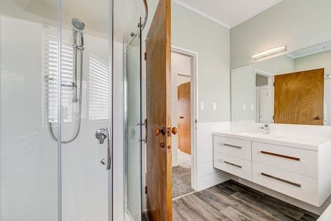 Photo of property in 2/13 Mana Esplanade, Paremata, Porirua, 5026