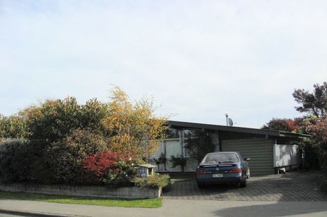 Photo of property in 16 Bucknell Street, Sockburn, Christchurch, 8042