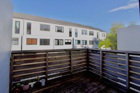 Photo of property in Lynn Park Terrace, 23/12 Ambrico Place, New Lynn, Auckland, 0600