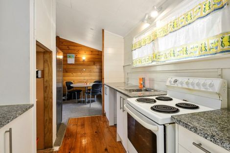 Photo of property in 3 Kemp Road, Massey, Auckland, 0614