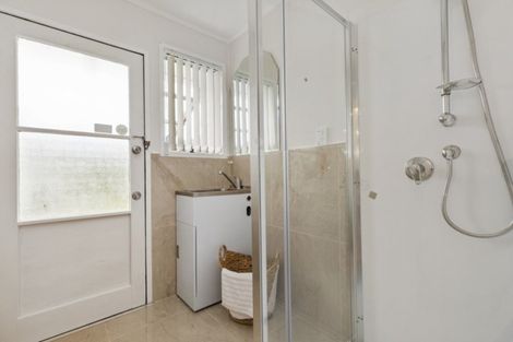 Photo of property in 122 Shifnal Drive, Randwick Park, Auckland, 2105