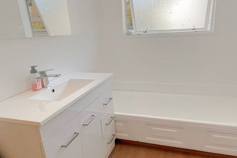 Photo of property in 15 Karen Lane, Beckenham, Christchurch, 8023