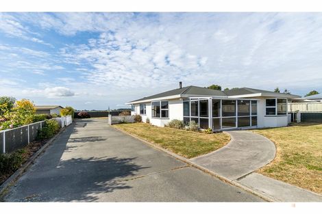 Photo of property in 19 Timaru Road, Waimate, 7924