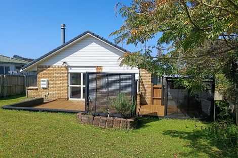 Photo of property in 1 Jay Court, Botany Downs, Auckland, 2010