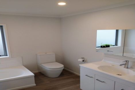 Photo of property in 92 Sunstone Crescent, Timberlea, Upper Hutt, 5018