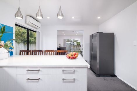 Photo of property in 11 Ingleby Place, Kelston, Auckland, 0602