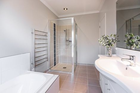 Photo of property in 3 Pinotage Drive, Greenmeadows, Napier, 4112