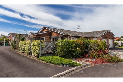 Photo of property in 53 The Grove, Red Beach, 0932