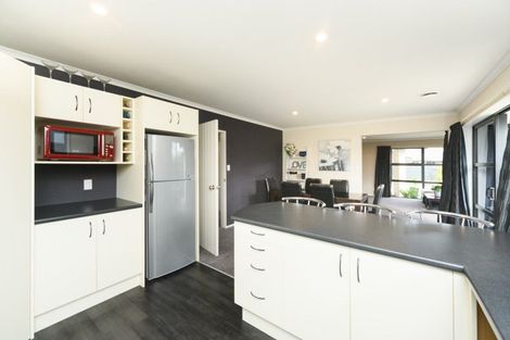 Photo of property in 6 Nevada Way, Kelvin Grove, Palmerston North, 4414