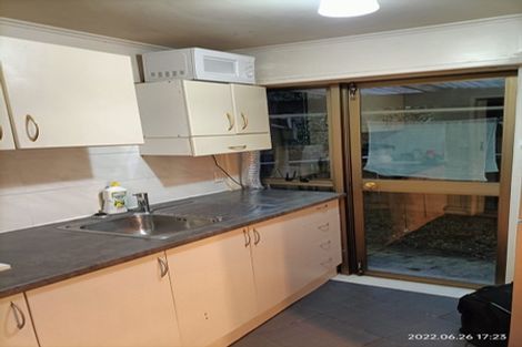 Photo of property in 1/3 Sunset Road, Totara Vale, Auckland, 0632