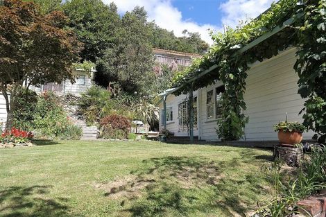 Photo of property in 19 Milton Terrace, Picton, 7220
