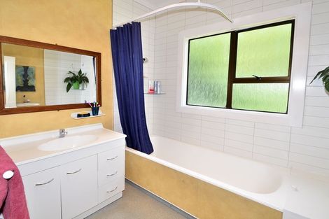 Photo of property in 75 Glen Road, The Glen, Dunedin, 9011