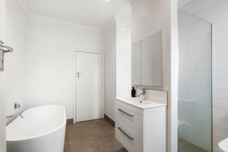 Photo of property in 63 Napier Terrace, Hospital Hill, Napier, 4110