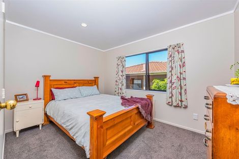 Photo of property in 2/1 Bass Street, West Harbour, Auckland, 0618