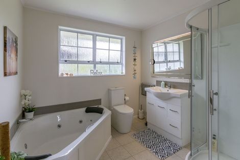 Photo of property in 22 Awanui Drive, Waikanae, 5036