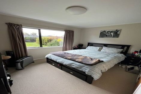 Photo of property in 18 Pinewood Grove, Botany Downs, Auckland, 2010