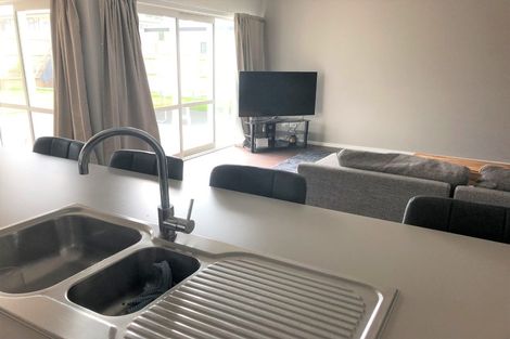 Photo of property in 15 Coutts Way, Fitzherbert, Palmerston North, 4410