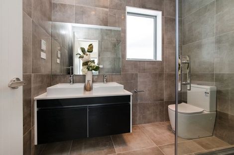 Photo of property in 1 Fred White Drive, Kumeu, 0810