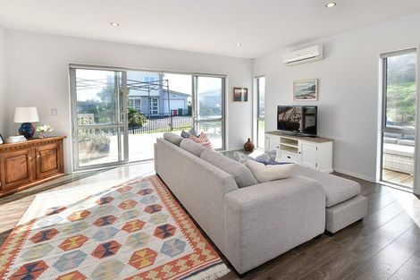 Photo of property in 33 Kaipuke Crescent, Gulf Harbour, Whangaparaoa, 0930