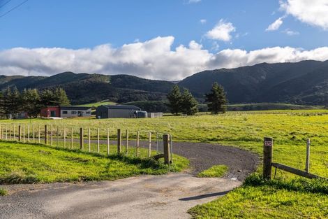 Photo of property in 370 Western Lake Road, Western Lake, Featherston, 5773