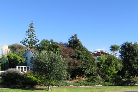 Photo of property in 4 Napier Grove, Waikanae Beach, Waikanae, 5036