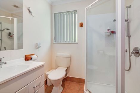 Photo of property in 5 Ian Marwick Place, Birkenhead, Auckland, 0626