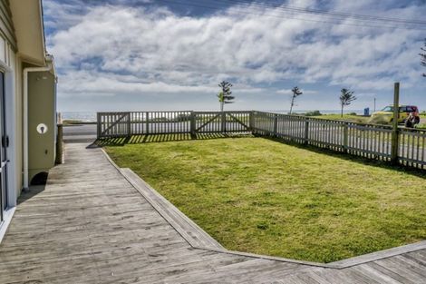 Photo of property in 68 Marine Parade, Otaki Beach, Otaki, 5512