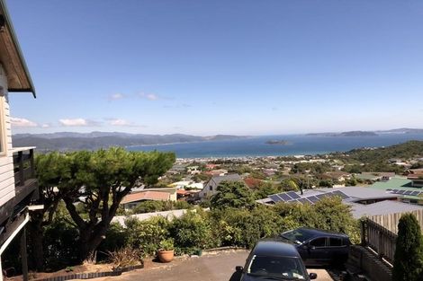 Photo of property in 9 Honeysuckle Grove, Maungaraki, Lower Hutt, 5010