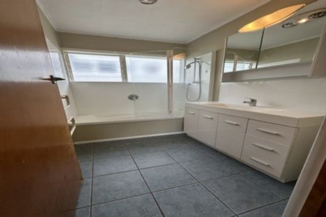 Photo of property in 1 Matipo Road, Mairangi Bay, Auckland, 0630