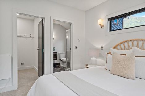 Photo of property in 32 Quill Street, Lake Hayes, Queenstown, 9304