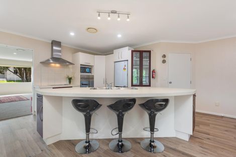 Photo of property in 158 Ruapehu Drive, Fitzherbert, Palmerston North, 4410