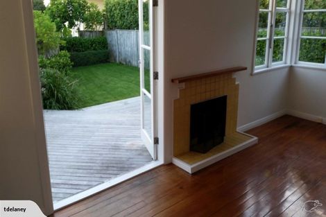 Photo of property in 60 Old Lake Road, Narrow Neck, Auckland, 0624