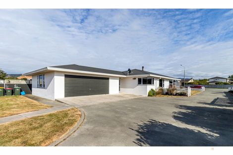 Photo of property in 19 Timaru Road, Waimate, 7924
