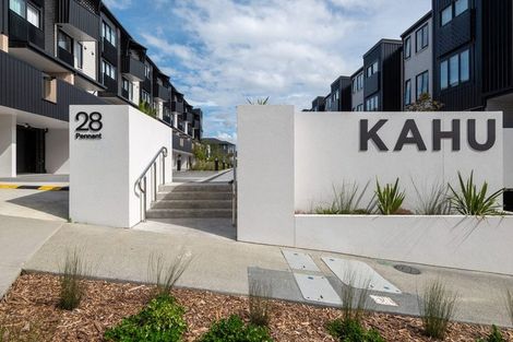 Photo of property in 2/19 Windlass Street, Long Bay, Auckland, 0630