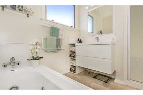 Photo of property in 9 Camelia Place, Islington, Christchurch, 8042