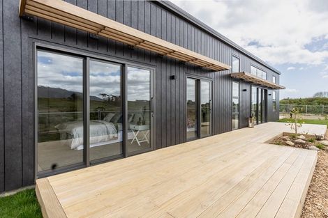 Photo of property in 8 Mirek Street, Waikanae, 5036