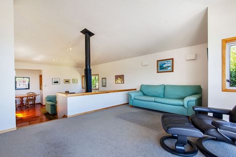 Photo of property in 119 Seaview Road, Piha, New Lynn, 0772